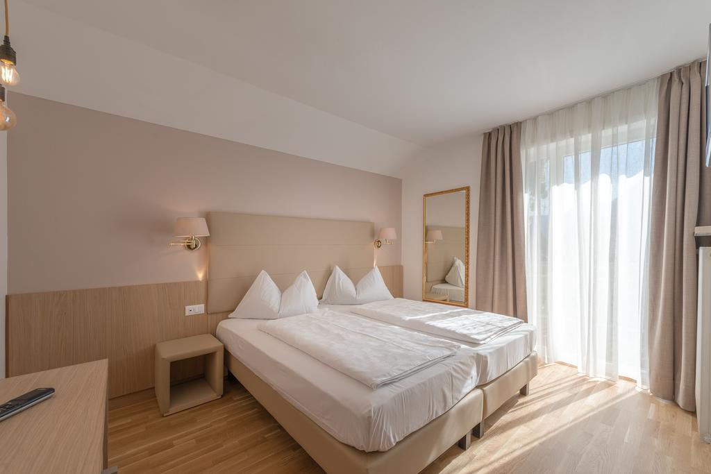 Tirolerin Garni Hotel Tramin an der Weinstraße Buitenkant foto